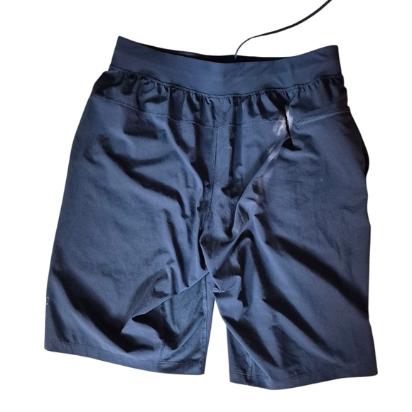 L Lululemon Athletica Blue Athletic Shorts Lightweight Moisture-Wicking - Picture 1 of 4